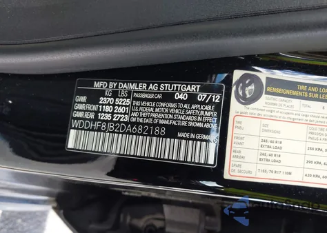 2013 Mercedes-Benz E 350 4Matic z USA, uszkodzony, nr VIN WDDHF8JB2DA682188